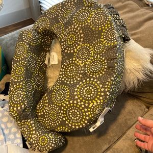 Nursing pillow